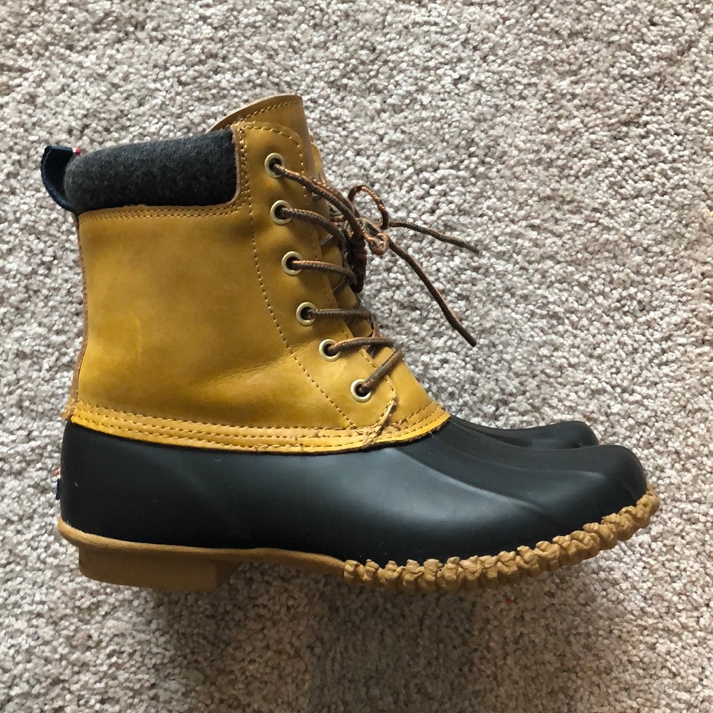TOMMY HILFIGER DUCK BOOTS